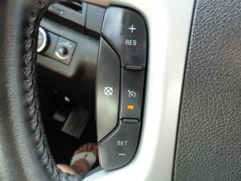 Used 2011 Chevrolet Traverse LT w/ Personal Connectivity Package FWD image 26