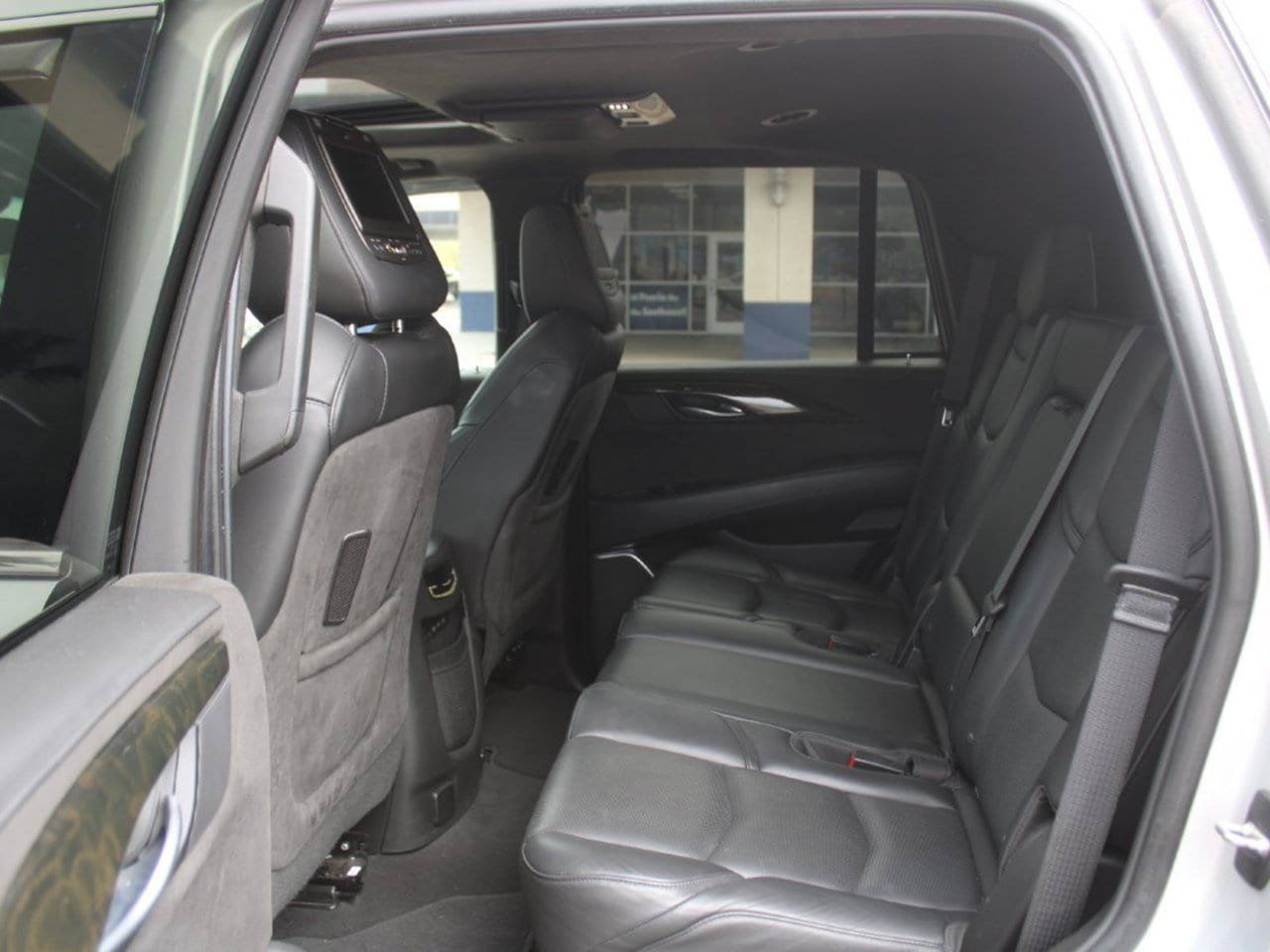 Used 2019 Cadillac Escalade Platinum AWD/4WD image 14