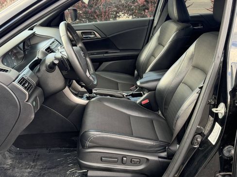 Used 2017 Honda Accord Sport image 8