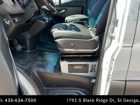 Used 2025 Mercedes-Benz Sprinter 2500 image 17