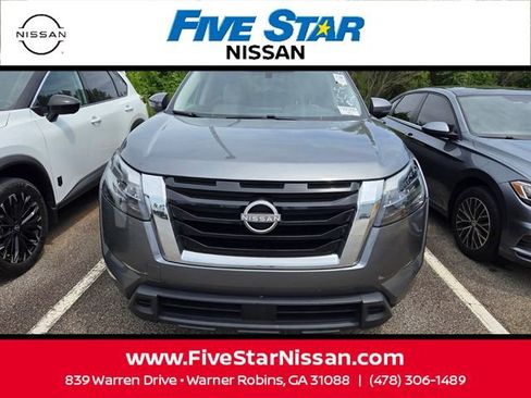 Used 2024 Nissan Pathfinder SV AWD/4WD image 2