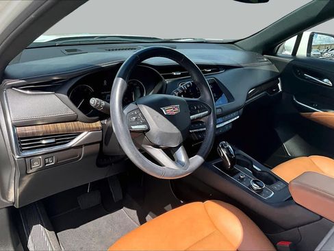 Used 2023 Cadillac XT4 Premium Luxury FWD image 16