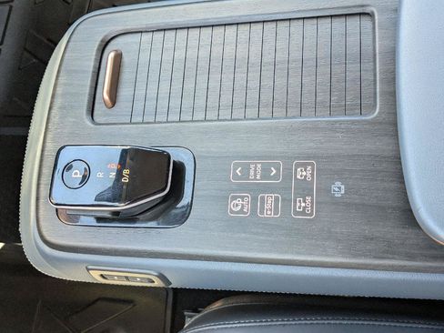 Used 2023 Nissan Ariya AWD/4WD image 27