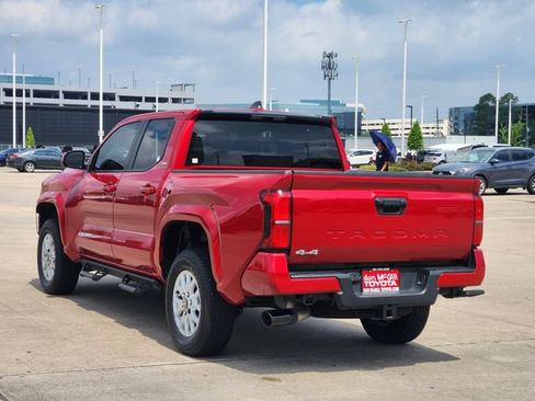 Certified 2025 Toyota Tacoma SR5 AWD/4WD image 5