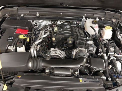 Used 2025 Jeep Gladiator Rubicon w/ Dual Top Group AWD/4WD image 29