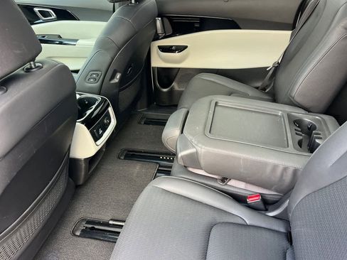 Used 2024 Kia Carnival SX Prestige image 5