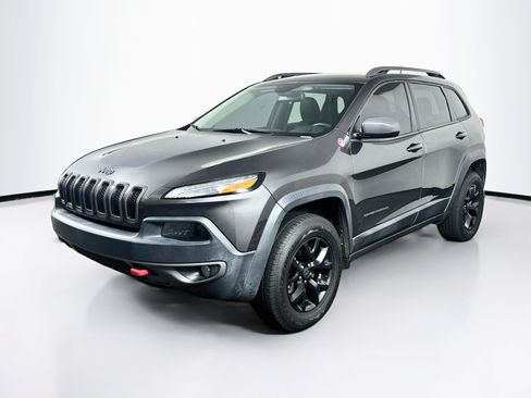 Used 2016 Jeep Cherokee Trailhawk w/ Cold Weather Group AWD/4WD image 3