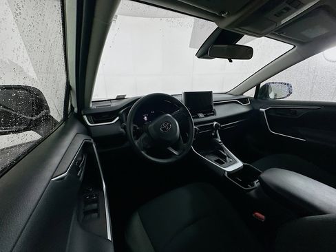 Used 2023 Toyota RAV4 LE image 18