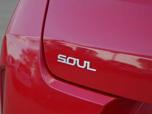 Used 2023 Kia Soul LX w/ LX Technology Package image 8