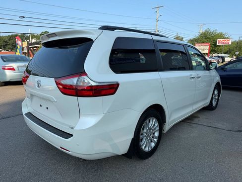 Used 2015 Toyota Sienna XLE Premium FWD image 4