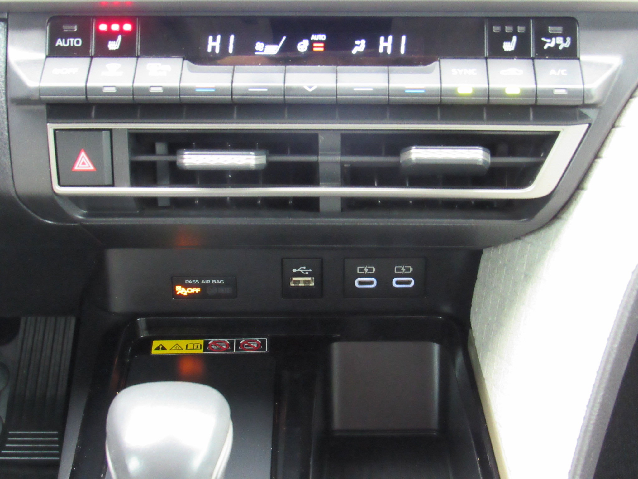 Used 2025 Toyota Camry XLE FWD image 35
