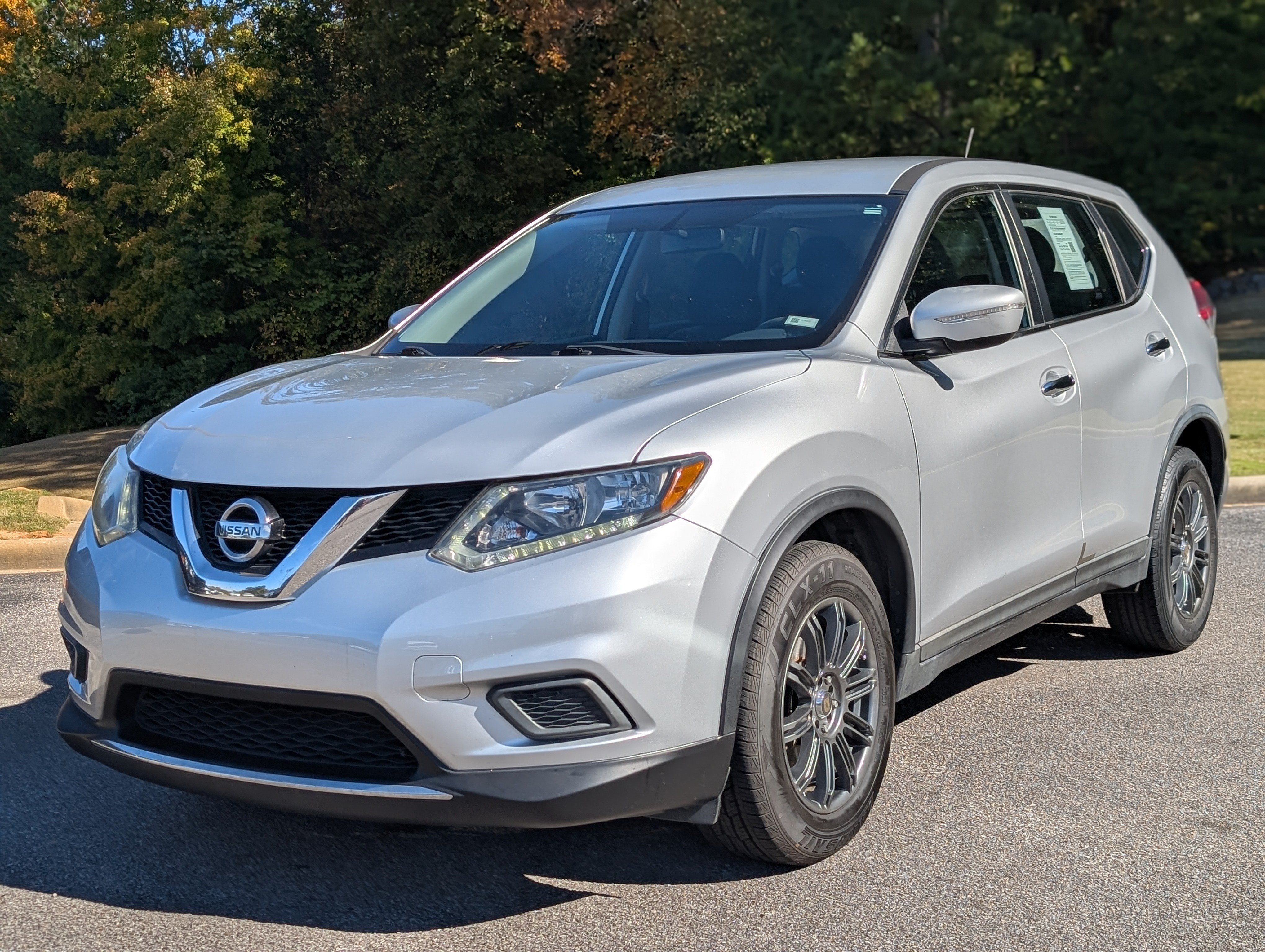 Used 2015 Nissan Rogue S FWD image 5
