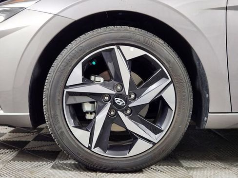 Used 2023 Hyundai Elantra SEL w/ Convenience Package FWD image 10