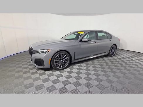 Used 2022 BMW 740i w/ M Sport Package RWD image 49