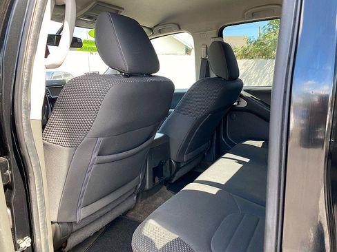 Used 2018 Nissan Frontier PRO-4X image 18