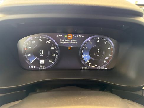 Used 2020 Volvo XC40 T5 Momentum w/ Protection Package Premier AWD/4WD image 11