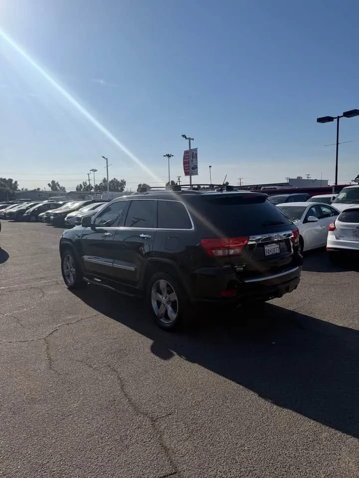 Used 2012 Jeep Grand Cherokee Overland AWD/4WD image 5