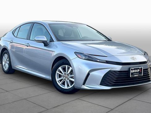 Used 2025 Toyota Camry LE FWD image 3
