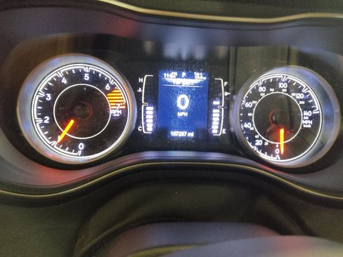 Used 2019 Jeep Cherokee Latitude Plus FWD image 23