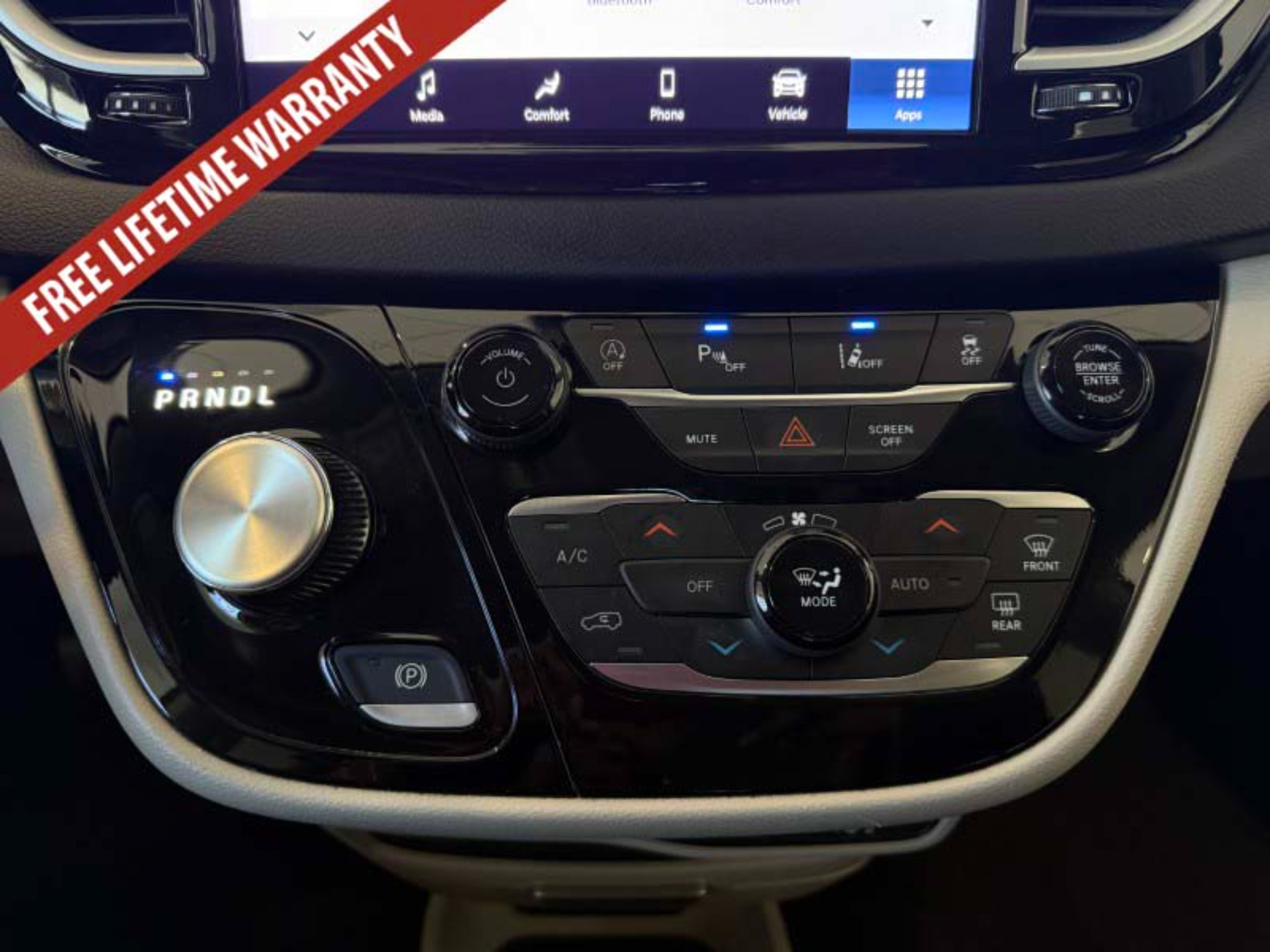 Used 2024 Chrysler Pacifica Touring-L FWD image 40