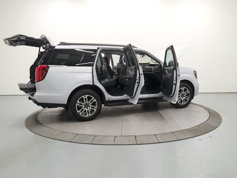 Used 2025 Ford Expedition Active AWD/4WD image 16