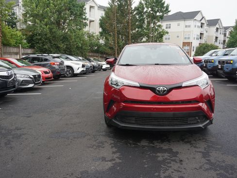 Used 2019 Toyota C-HR LE FWD image 2