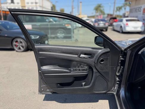 Used 2015 Chrysler 300 Limited RWD image 21
