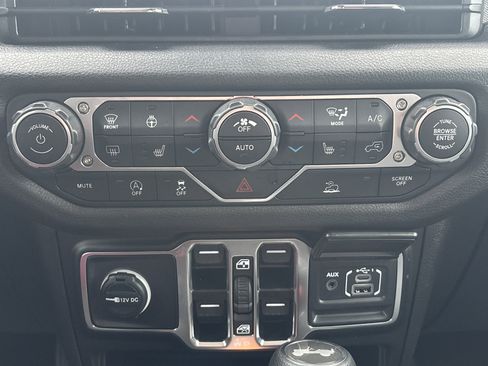 Used 2025 Jeep Wrangler Sport S image 21