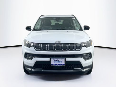 Used 2022 Jeep Compass Latitude w/ Sun and Sound Group AWD/4WD image 2