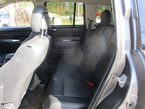 Used 2017 Jeep Compass Latitude image 14