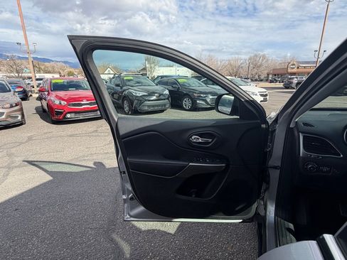 Used 2020 Jeep Cherokee Latitude Plus w/ Cold Weather Group image 21