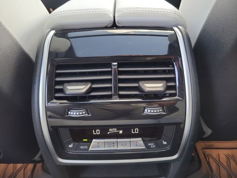 Used 2023 BMW X7 xDrive40i w/ Premium Package AWD/4WD image 17