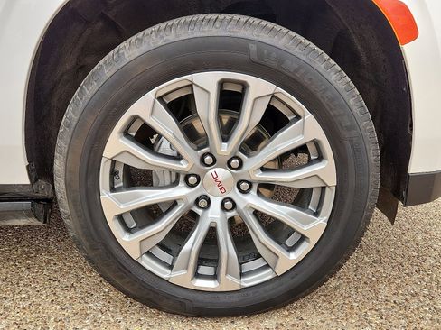 Used 2022 GMC Yukon XL Denali image 7