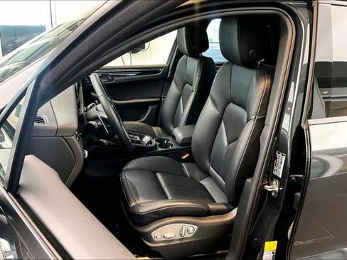 Used 2025 Porsche Macan AWD/4WD image 8
