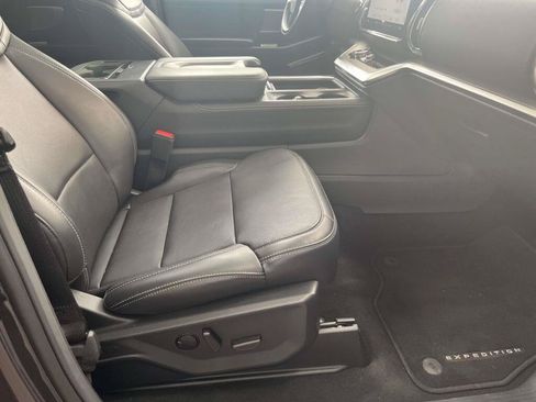 Used 2025 Ford Expedition Platinum AWD/4WD image 25