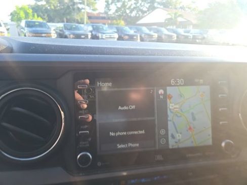 Used 2021 Toyota Tacoma TRD Off-Road w/ TRD Premium Off Road Package AWD/4WD image 12