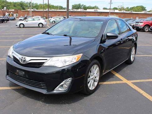 Used 2012 Toyota Camry XLE FWD image 2