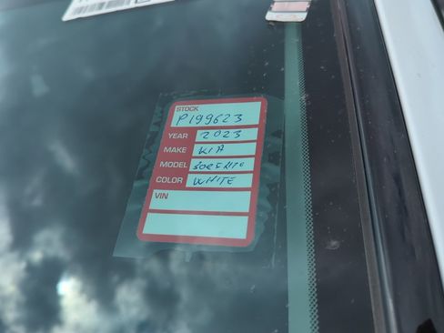 Certified 2023 Kia Sorento EX w/ Panoramic Sunroof Package image 6