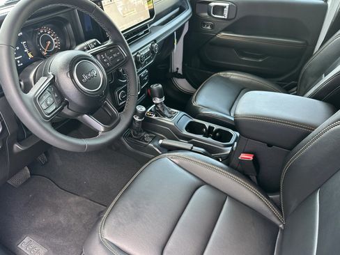 New 2025 Jeep Gladiator Sport image 10