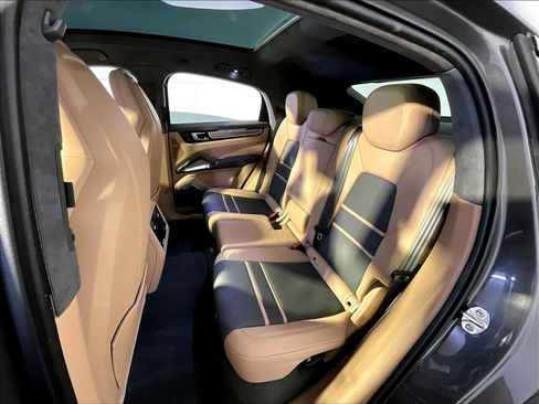 Certified 2022 Porsche Cayenne Turbo AWD/4WD image 24