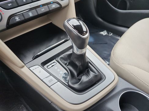 Used 2017 Hyundai Elantra Value Edition FWD image 18