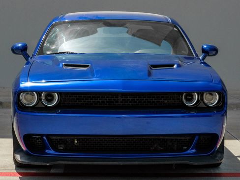 Used 2018 Dodge Challenger SXT Plus RWD image 5