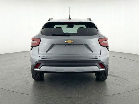 Used 2025 Chevrolet Trax LT w/ LT Convenience Package image 7