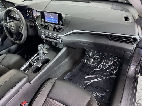 Used 2024 Nissan Altima 2.5 S FWD image 30