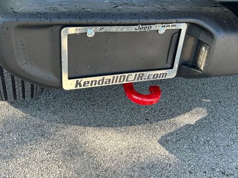 Used 2025 Jeep Wrangler Sport image 38