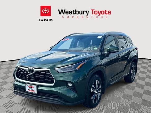 Used 2023 Toyota Highlander XLE AWD/4WD image 5