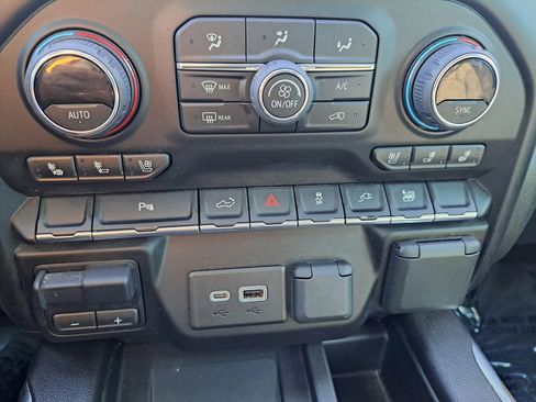 Used 2021 Chevrolet Silverado 1500 High Country image 29