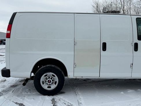 Used 2016 GMC Savana 2500 image 17