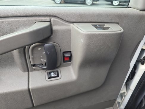 Used 2017 Chevrolet Express 2500 RWD image 21
