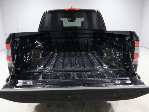 Used 2024 Nissan Frontier SV image 4